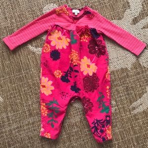 Such a cute thin corduroy outfit